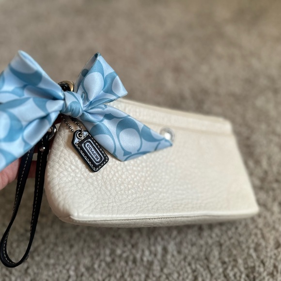 Coach Ivory Leather Wristlet with Sky Blue Bow - Picture 3 of 4